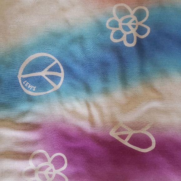 LEVI'S PRIDE SCARF:NWT STARS,HEARTS,PEACE SIGNS & MORE MOTIF - Picture 8 of 11